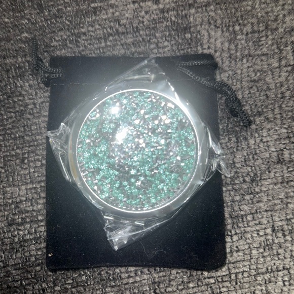 ✨ Beauty Bundle Adidas Bag + Stanley Keychain + Masks + Laura Geller ✨ - Picture 14 of 16